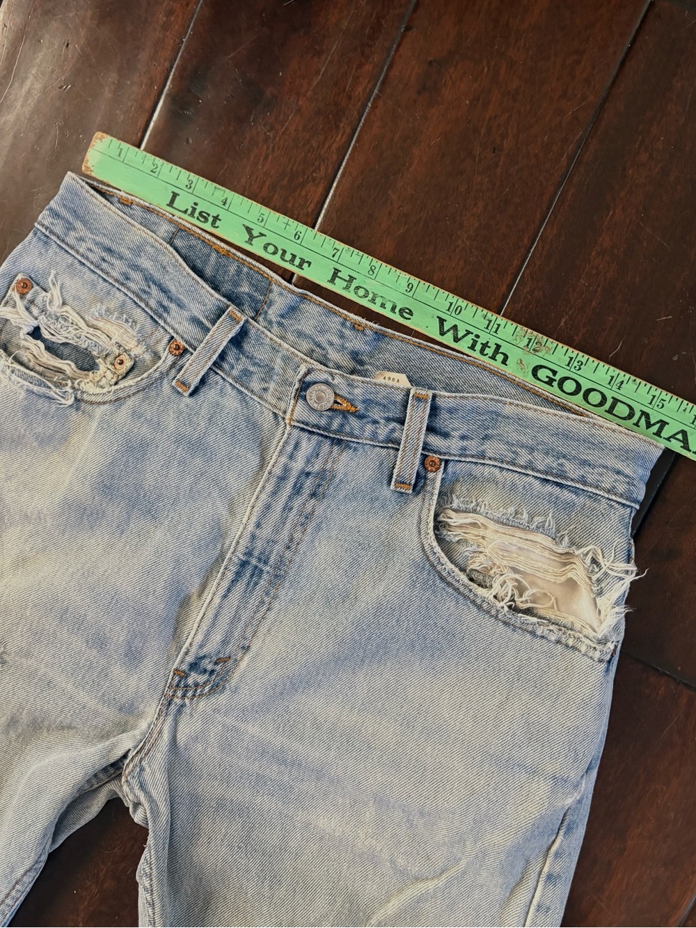 Vintage Distressed Levi's 505 Light Wash Blue Jeans - Y2K - Picture 6 of 10
